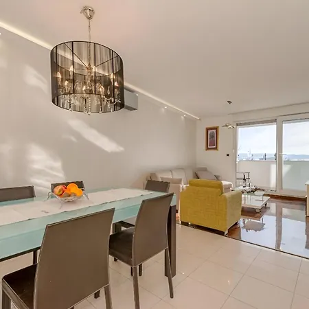 Seascape Apartment *